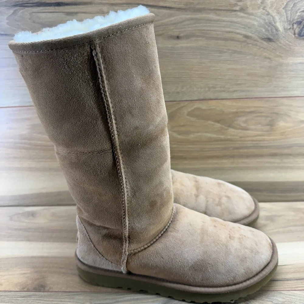 UGG Australia Classic Tall Boots Womens 8 Chestnut Suede Cozy Cottage Core Fur